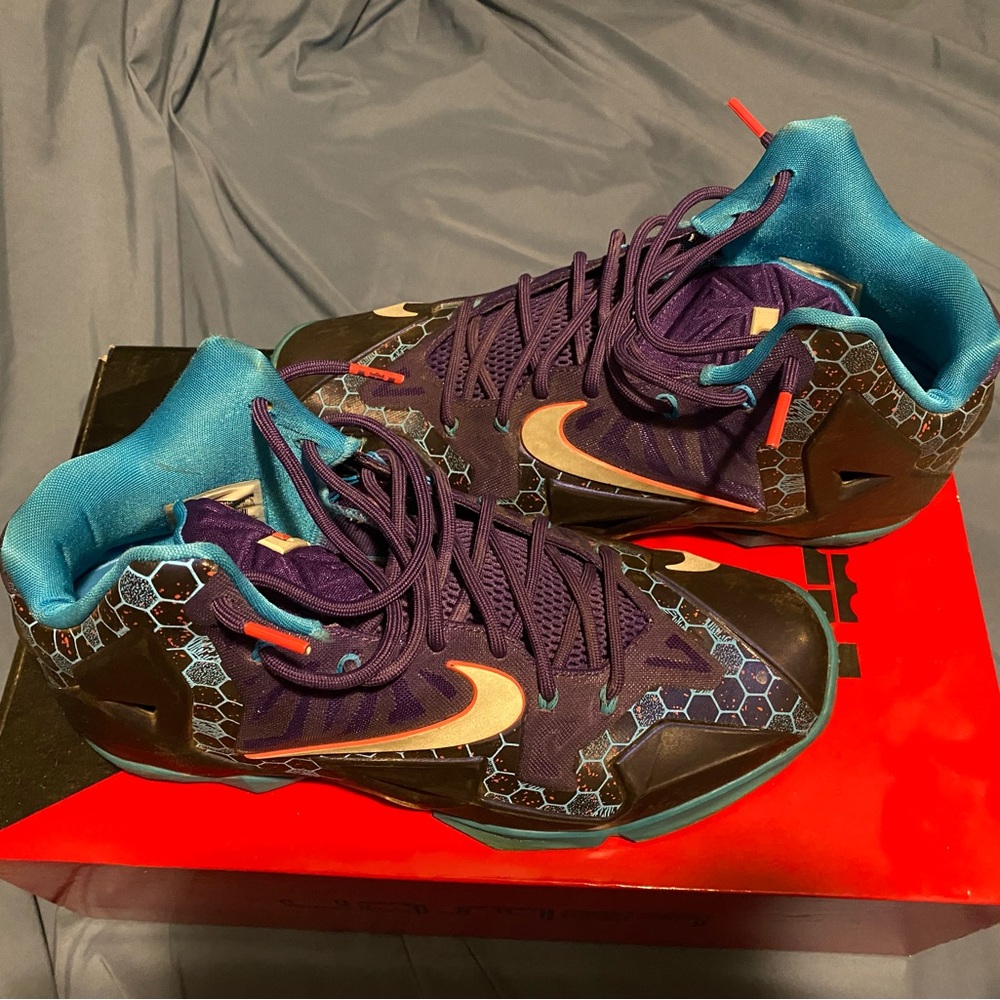 Nike Lebron Xl men’s basketball sneakers size 10.5.